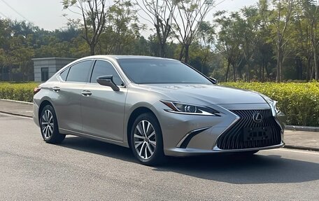 Lexus ES VII, 2021 год, 3 900 000 рублей, 1 фотография