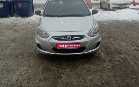 Hyundai Solaris II рестайлинг, 2011 год, 700 000 рублей, 1 фотография