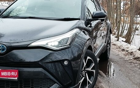 Toyota C-HR I рестайлинг, 2020 год, 2 490 000 рублей, 3 фотография