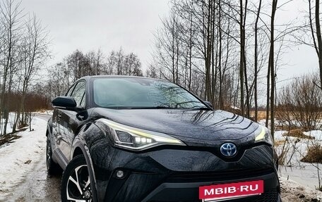 Toyota C-HR I рестайлинг, 2020 год, 2 490 000 рублей, 8 фотография