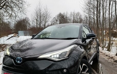 Toyota C-HR I рестайлинг, 2020 год, 2 490 000 рублей, 2 фотография