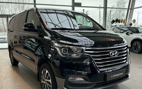 Hyundai Grand Starex Grand Starex I рестайлинг 2, 2018 год, 3 975 000 рублей, 3 фотография