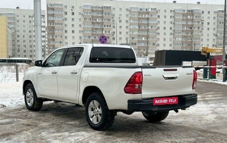 Toyota Hilux VIII, 2017 год, 2 320 000 рублей, 5 фотография