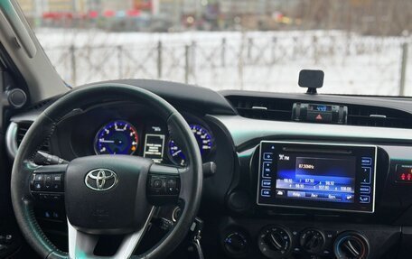 Toyota Hilux VIII, 2017 год, 2 320 000 рублей, 10 фотография