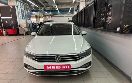 Volkswagen Passat B8 рестайлинг, 2021 год, 3 167 000 рублей, 2 фотография