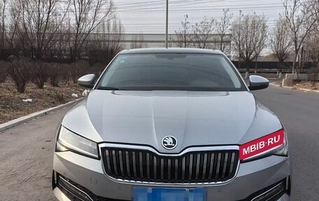 Skoda Superb III рестайлинг, 2019 год, 1 890 000 рублей, 2 фотография