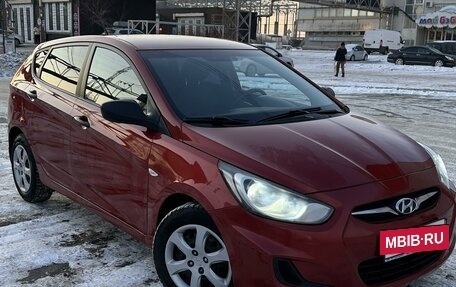 Hyundai Solaris II рестайлинг, 2013 год, 850 000 рублей, 3 фотография