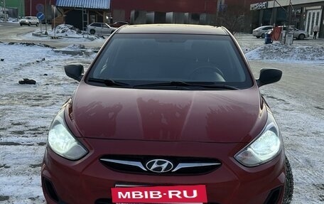 Hyundai Solaris II рестайлинг, 2013 год, 850 000 рублей, 2 фотография