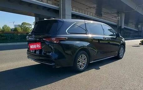 Toyota Sienna, 2021 год, 4 570 000 рублей, 5 фотография