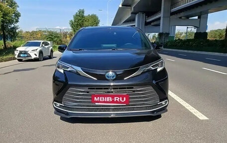 Toyota Sienna, 2021 год, 4 570 000 рублей, 2 фотография