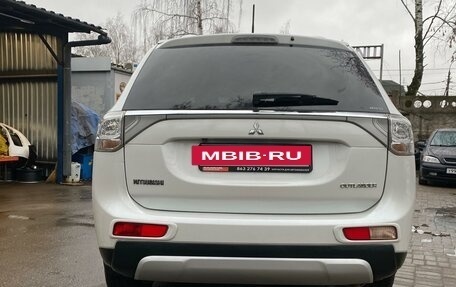 Mitsubishi Outlander III рестайлинг 3, 2014 год, 1 450 000 рублей, 4 фотография