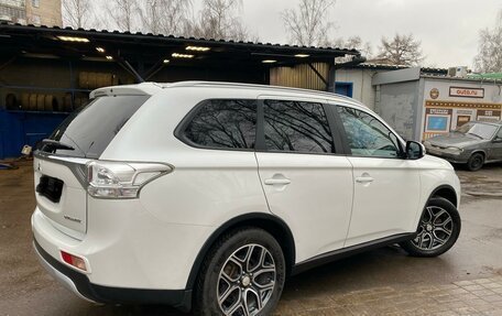 Mitsubishi Outlander III рестайлинг 3, 2014 год, 1 450 000 рублей, 5 фотография