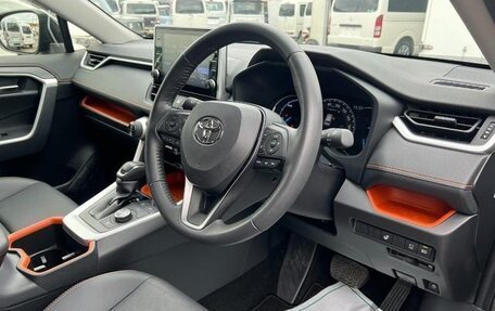 Toyota RAV4, 2021 год, 2 670 000 рублей, 8 фотография