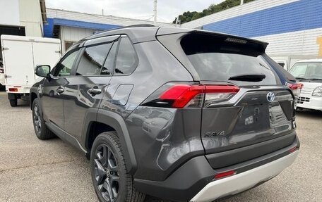 Toyota RAV4, 2021 год, 2 670 000 рублей, 5 фотография