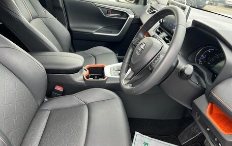 Toyota RAV4, 2021 год, 2 670 000 рублей, 10 фотография