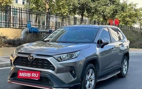 Toyota RAV4, 2021 год, 2 299 000 рублей, 3 фотография