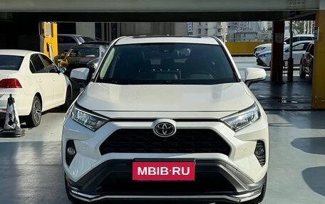 Toyota RAV4, 2021 год, 2 500 000 рублей, 2 фотография