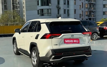 Toyota RAV4, 2021 год, 2 500 000 рублей, 3 фотография