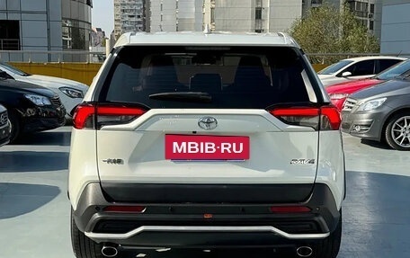 Toyota RAV4, 2021 год, 2 500 000 рублей, 4 фотография