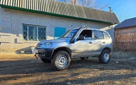 Chevrolet Niva I рестайлинг, 2003 год, 420 000 рублей, 2 фотография