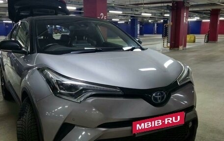 Toyota C-HR I рестайлинг, 2018 год, 2 130 000 рублей, 2 фотография