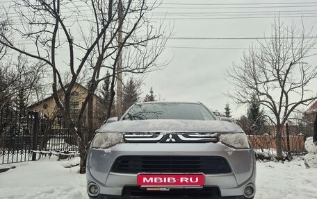 Mitsubishi Outlander III рестайлинг 3, 2012 год, 1 590 000 рублей, 4 фотография