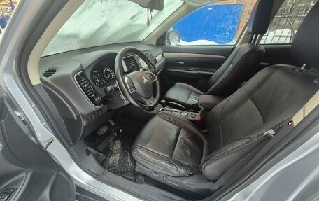 Mitsubishi Outlander III рестайлинг 3, 2012 год, 1 590 000 рублей, 10 фотография