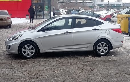 Hyundai Solaris II рестайлинг, 2011 год, 700 000 рублей, 3 фотография