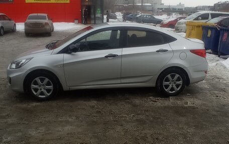 Hyundai Solaris II рестайлинг, 2011 год, 700 000 рублей, 5 фотография