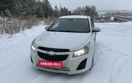 Chevrolet Cruze II, 2013 год, 700 000 рублей, 3 фотография