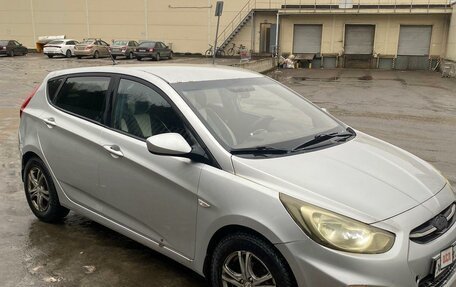 Hyundai Solaris II рестайлинг, 2011 год, 560 000 рублей, 2 фотография