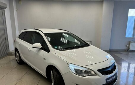 Opel Astra J, 2011 год, 595 000 рублей, 3 фотография