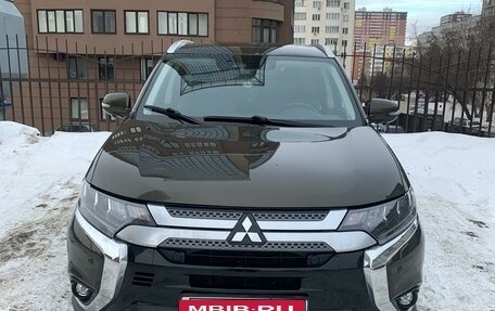 Mitsubishi Outlander III рестайлинг 3, 2019 год, 3 150 000 рублей, 1 фотография