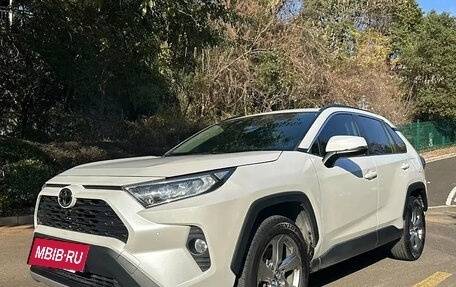 Toyota RAV4, 2022 год, 2 575 000 рублей, 3 фотография