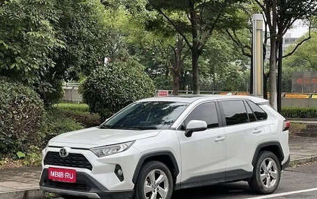 Toyota RAV4, 2022 год, 2 540 000 рублей, 4 фотография