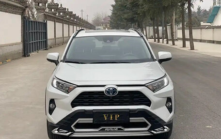 Toyota RAV4, 2022 год, 2 852 000 рублей, 2 фотография