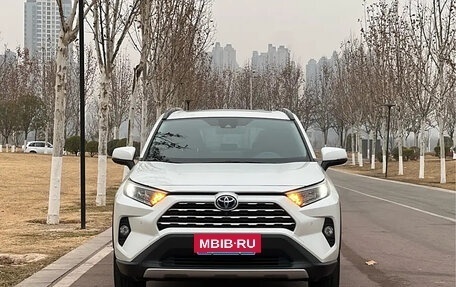 Toyota RAV4, 2022 год, 3 050 000 рублей, 2 фотография