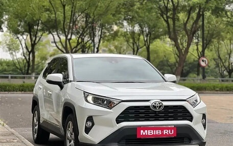 Toyota RAV4, 2022 год, 2 540 000 рублей, 3 фотография