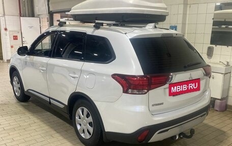 Mitsubishi Outlander III рестайлинг 3, 2018 год, 1 813 000 рублей, 2 фотография