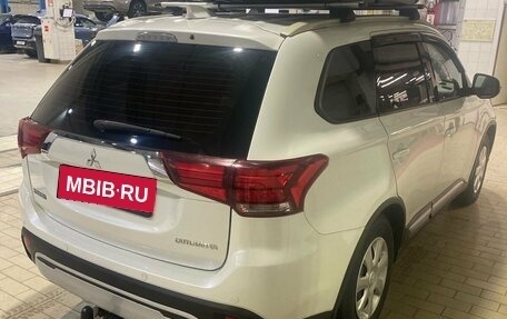 Mitsubishi Outlander III рестайлинг 3, 2018 год, 1 813 000 рублей, 4 фотография