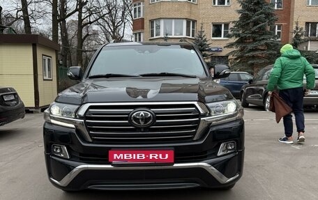 Toyota Land Cruiser 200, 2017 год, 6 910 000 рублей, 1 фотография