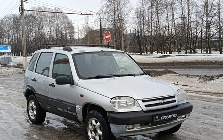 Chevrolet Niva I рестайлинг, 2003 год, 228 800 рублей, 3 фотография