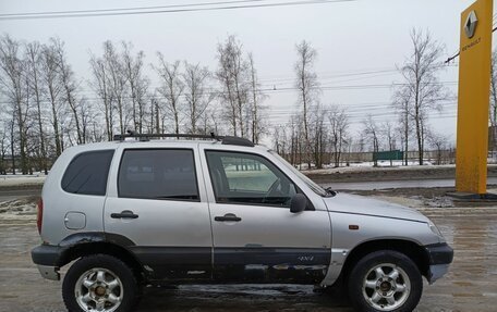 Chevrolet Niva I рестайлинг, 2003 год, 228 800 рублей, 5 фотография