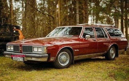 Oldsmobile Vista Cruiser III, 1977 год, 4 400 000 рублей, 8 фотография