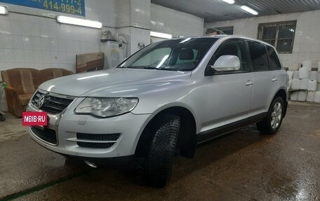 Volkswagen Touareg III, 2007 год, 1 570 000 рублей, 2 фотография