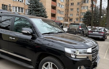 Toyota Land Cruiser 200, 2017 год, 6 910 000 рублей, 2 фотография