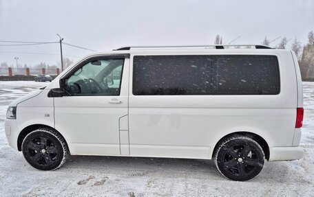 Volkswagen Caravelle T5, 2015 год, 2 400 000 рублей, 4 фотография