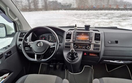 Volkswagen Caravelle T5, 2015 год, 2 400 000 рублей, 10 фотография