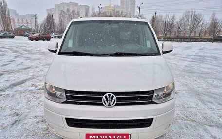 Volkswagen Caravelle T5, 2015 год, 2 400 000 рублей, 2 фотография