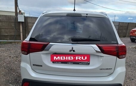 Mitsubishi Outlander III рестайлинг 3, 2016 год, 2 500 000 рублей, 4 фотография